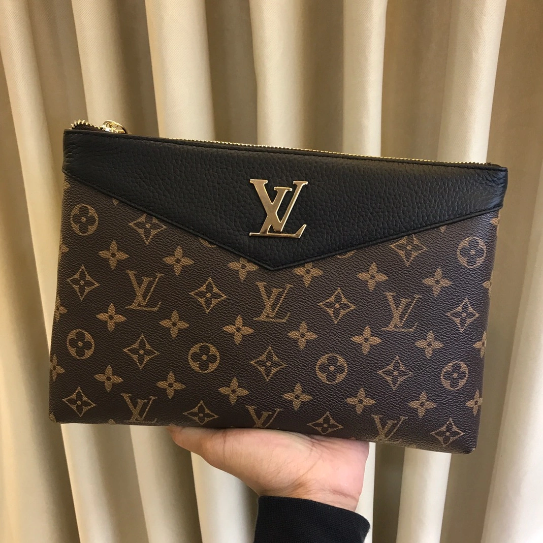 Louis Vuitton AAA Man Wallets Classic 9083