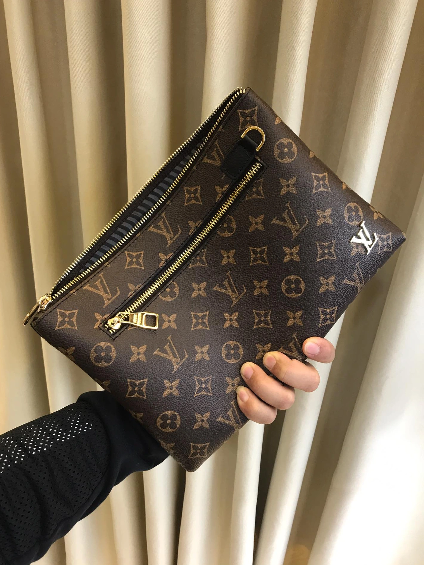 Louis Vuitton AAA Man Wallets Classic 9083