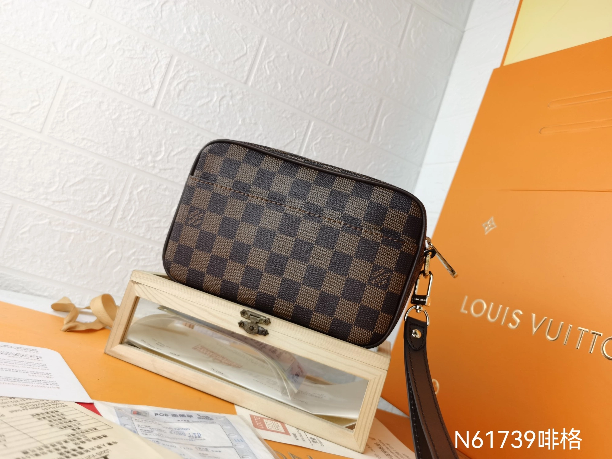 Louis Vuitton AAA Man Wallets Comfortable 2599