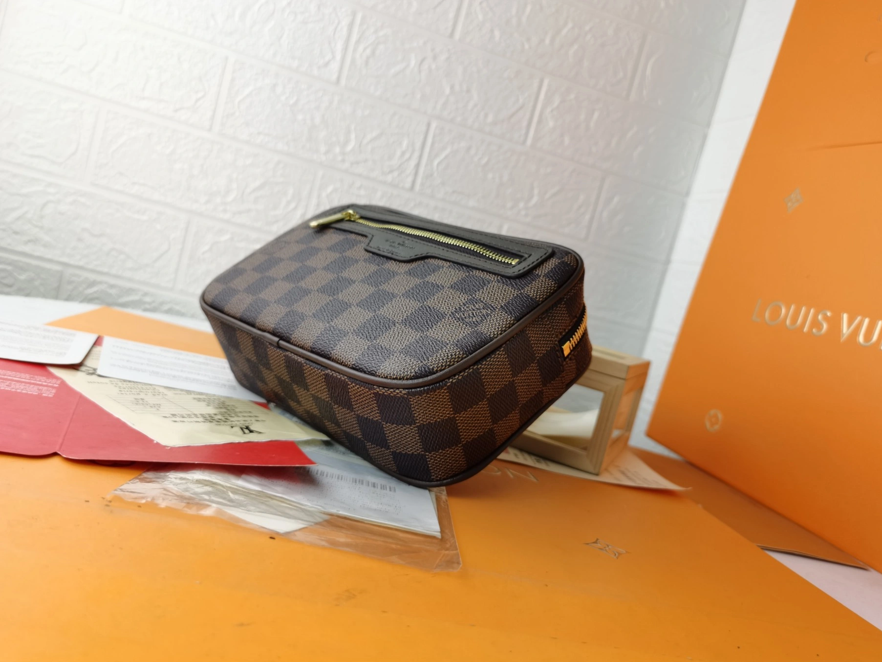 Louis Vuitton AAA Man Wallets Comfortable 2599