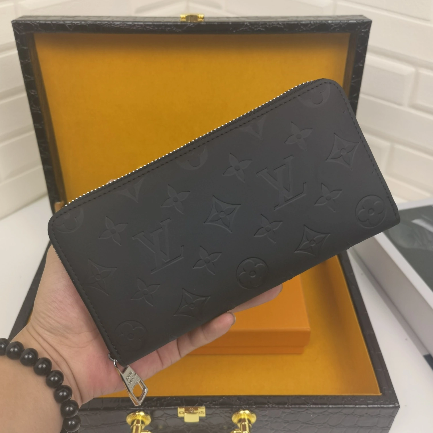 Louis Vuitton AAA Man Wallets Comfortable 8171