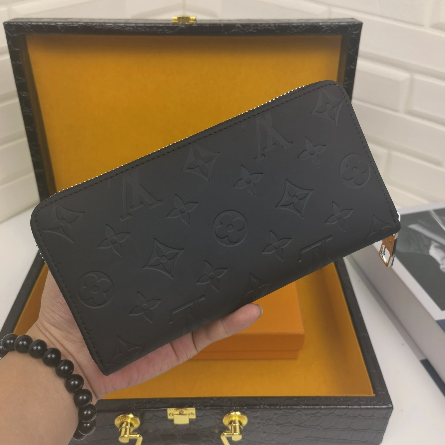 Louis Vuitton AAA Man Wallets Comfortable 8171