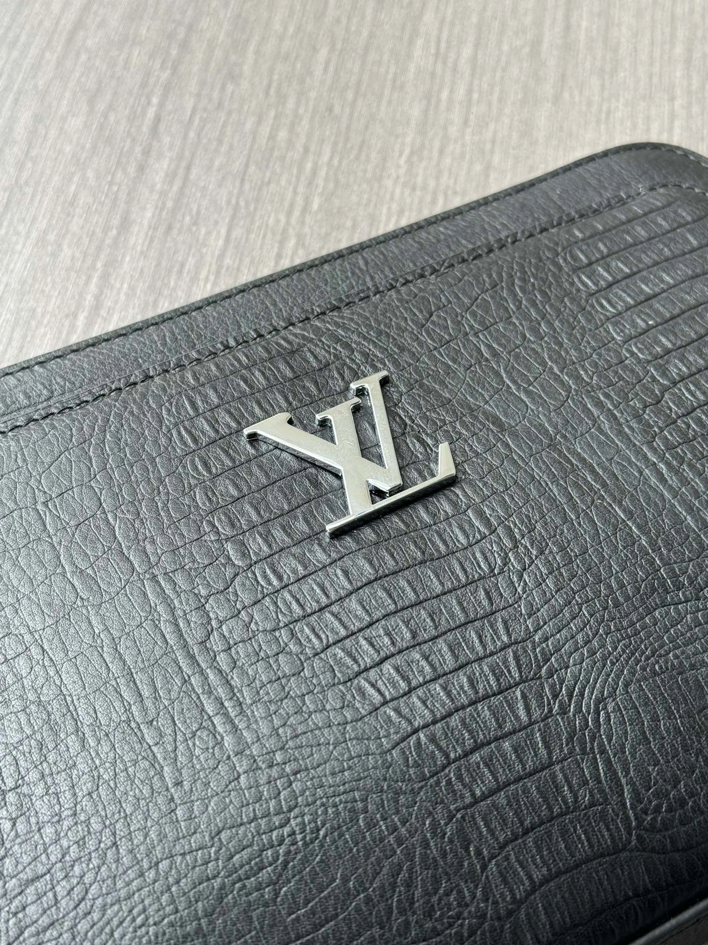 Louis Vuitton AAA Man Wallets Cozy 320