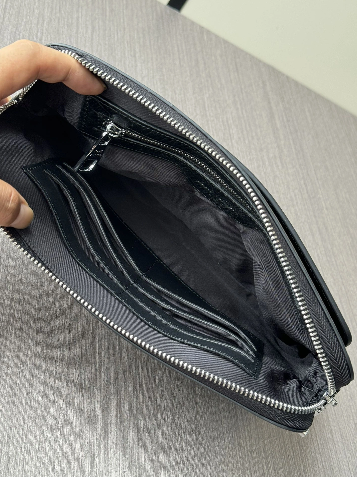 Louis Vuitton AAA Man Wallets Cozy 320