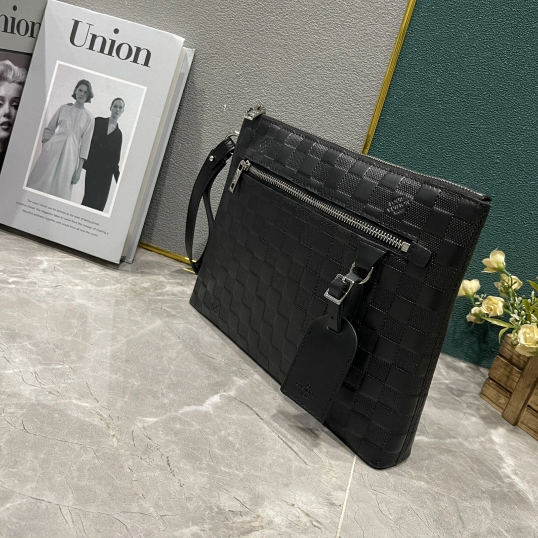 Louis Vuitton AAA Man Wallets DailyWear 8164