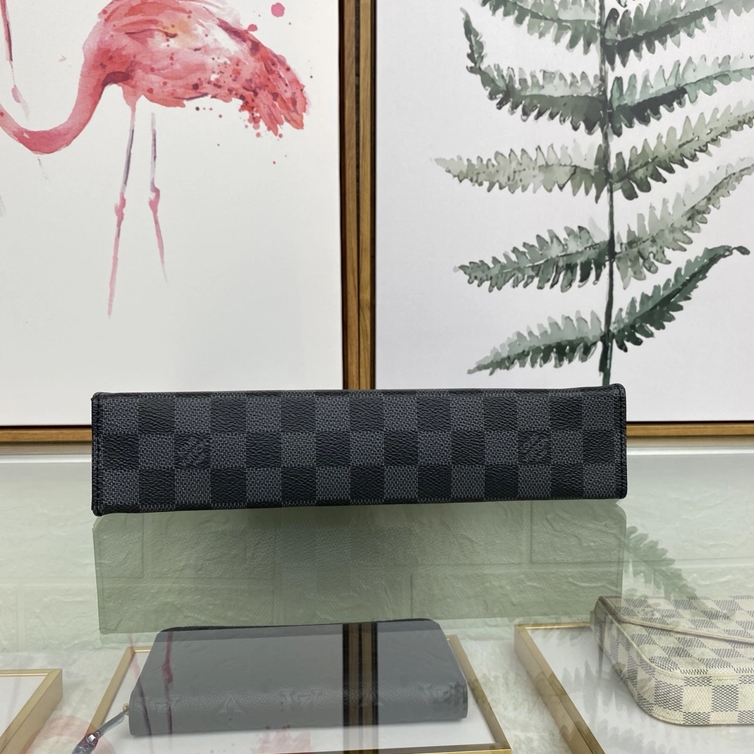 Louis Vuitton AAA Man Wallets DailyWear 8323