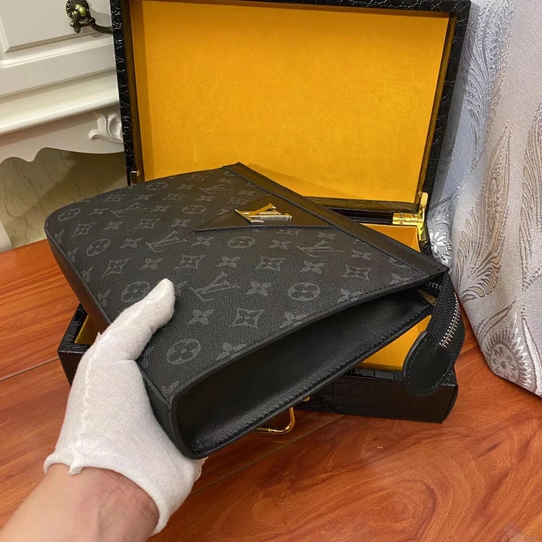 Louis Vuitton AAA Man Wallets DailyWear 9807
