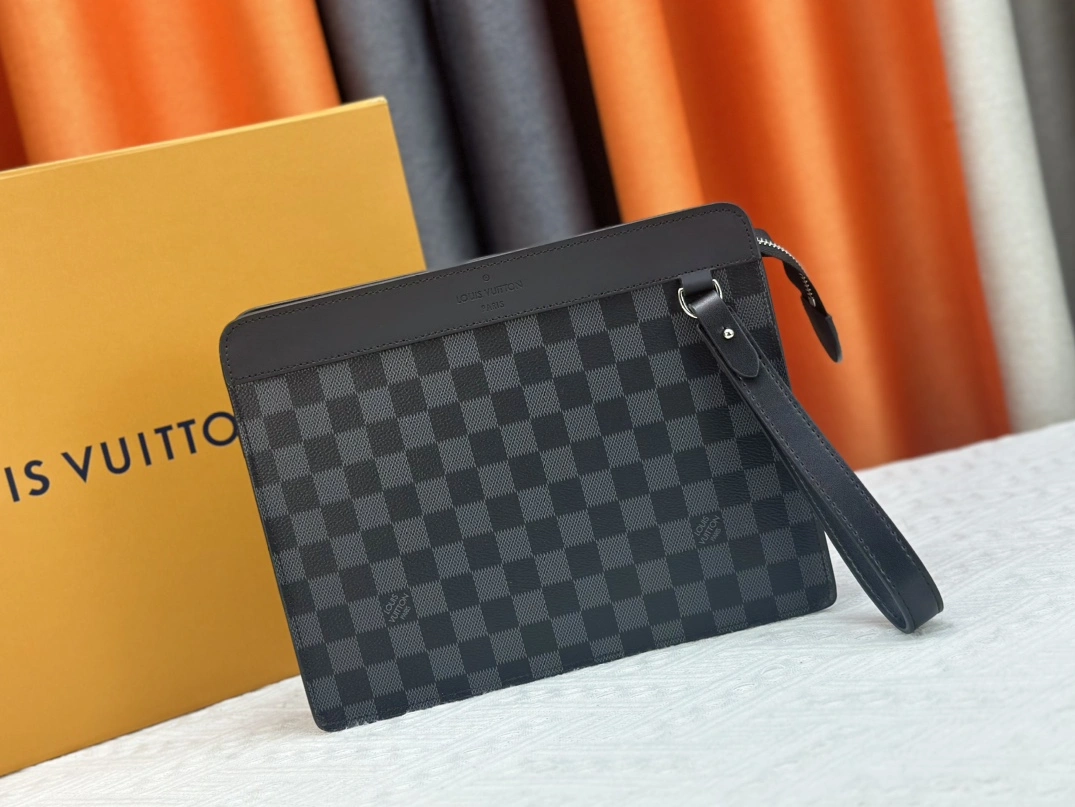 Louis Vuitton AAA Man Wallets Durable 3683