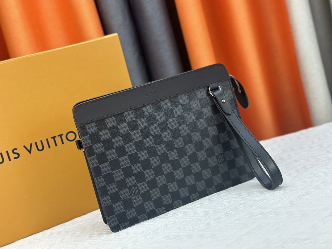 Louis Vuitton AAA Man Wallets Durable 3683