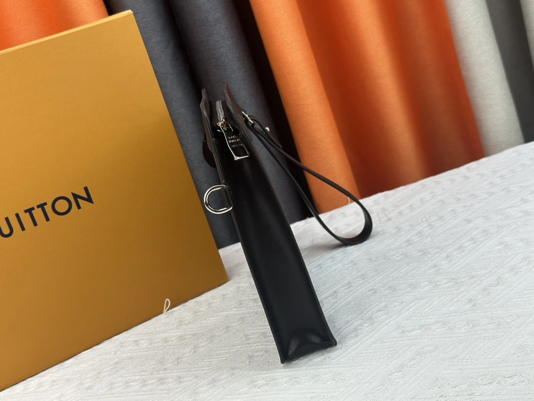 Louis Vuitton AAA Man Wallets Durable 3683