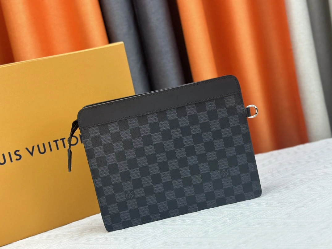 Louis Vuitton AAA Man Wallets Durable 3683