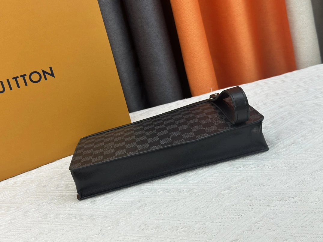 Louis Vuitton AAA Man Wallets Durable 3683