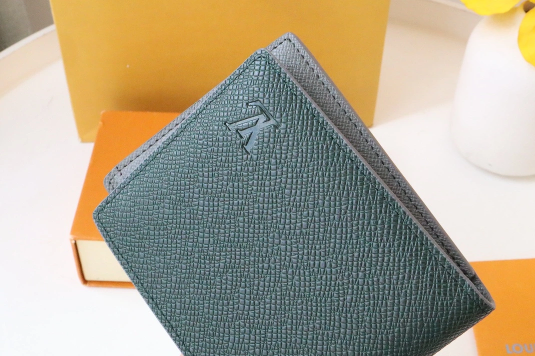 Louis Vuitton AAA Man Wallets Durable 9276
