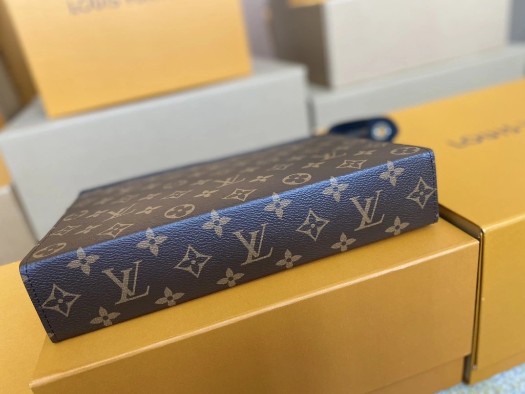 Louis Vuitton AAA Man Wallets EasyMatch 3793