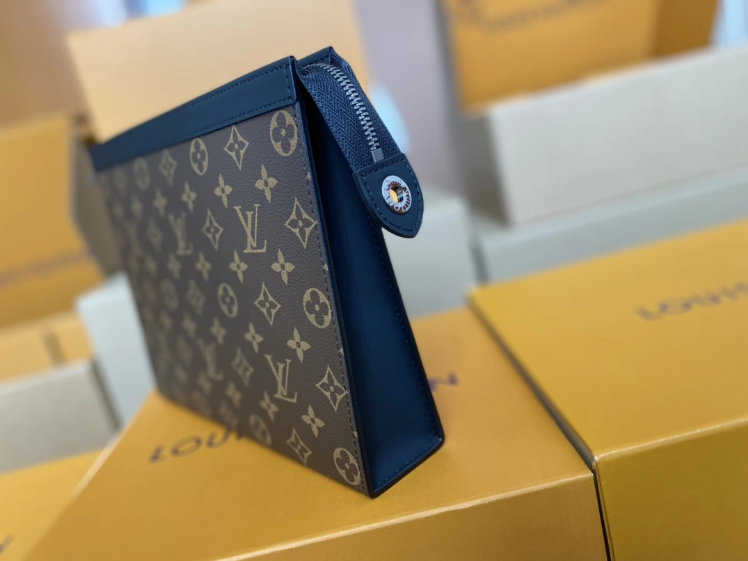 Louis Vuitton AAA Man Wallets EasyMatch 3793