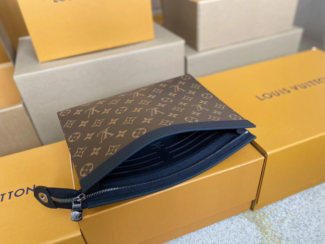 Louis Vuitton AAA Man Wallets EasyMatch 3793