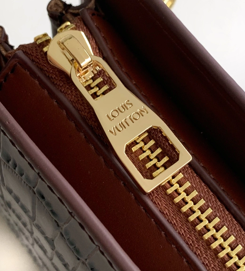 Louis Vuitton AAA Man Wallets Efficient 3513