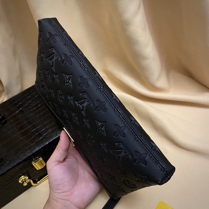Louis Vuitton AAA Man Wallets Elegant 2948