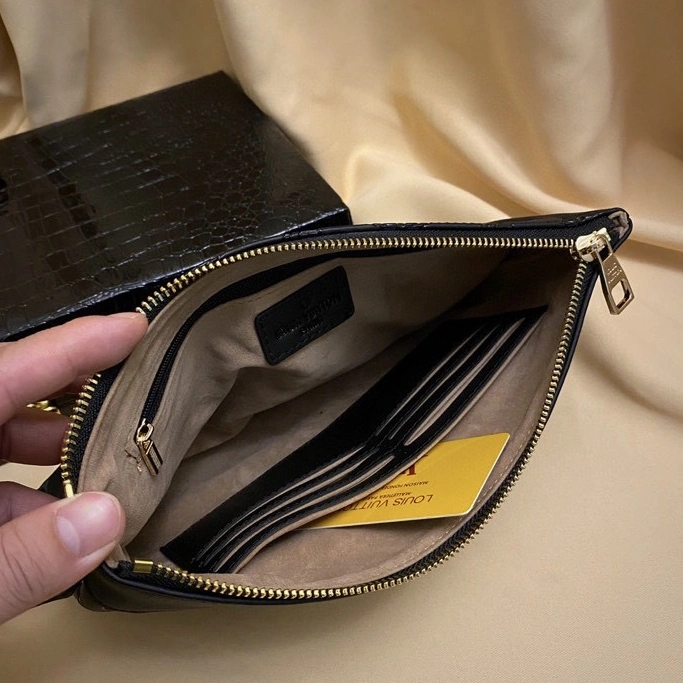 Louis Vuitton AAA Man Wallets Elegant 2948