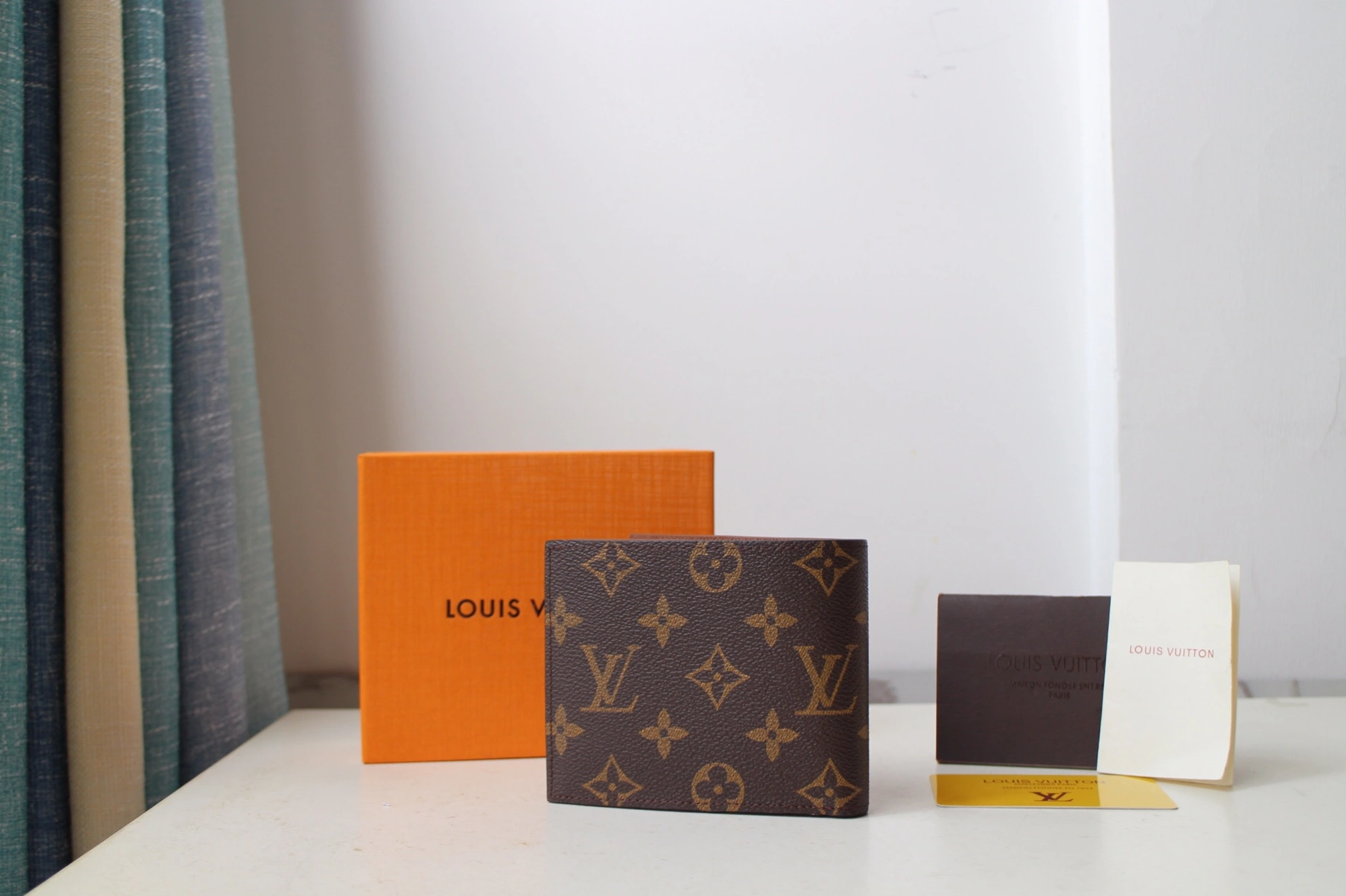 Louis Vuitton AAA Man Wallets EyeCatching 3864