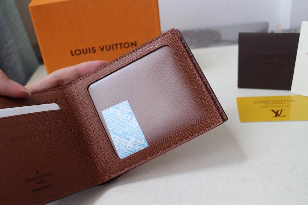 Louis Vuitton AAA Man Wallets EyeCatching 3864