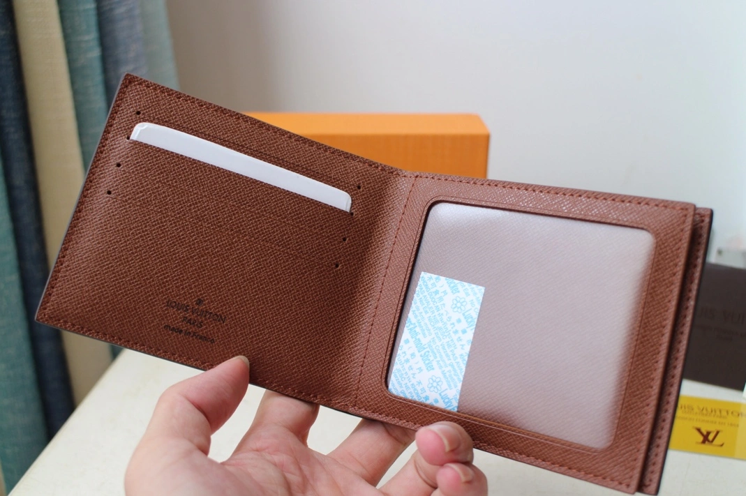 Louis Vuitton AAA Man Wallets EyeCatching 3864