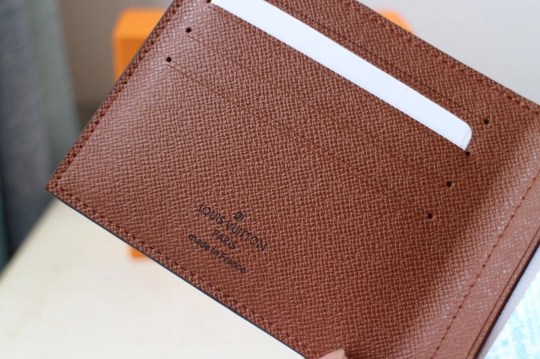 Louis Vuitton AAA Man Wallets EyeCatching 3864