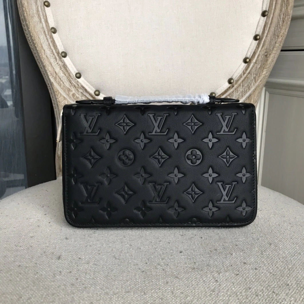 Louis Vuitton AAA Man Wallets EyeCatching 3903