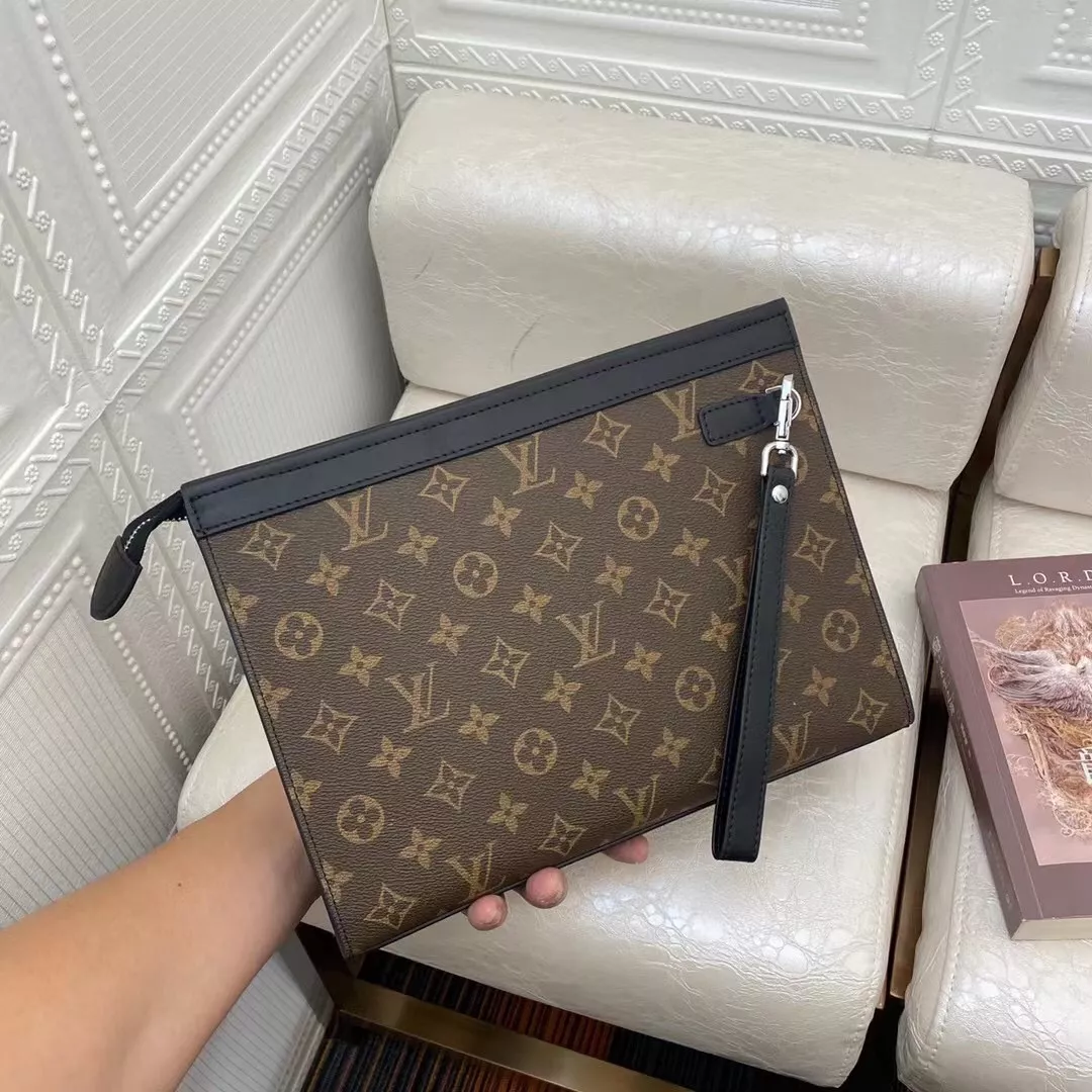 Louis Vuitton AAA Man Wallets EyeCatching 8771