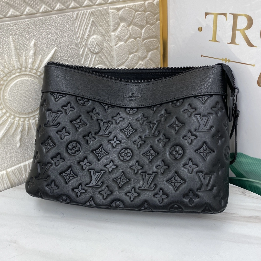 Louis Vuitton AAA Man Wallets Fashionable 4492
