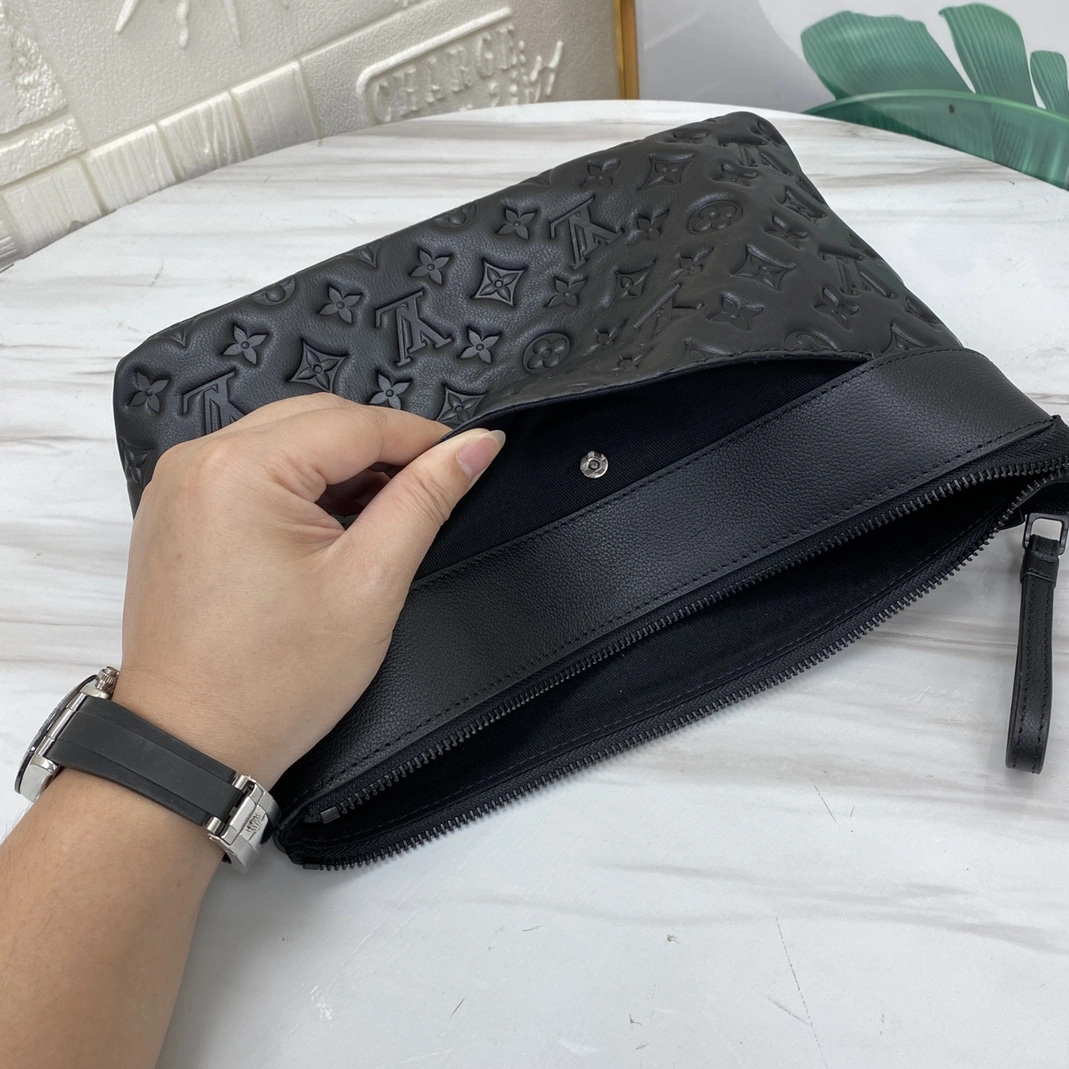 Louis Vuitton AAA Man Wallets Fashionable 4492