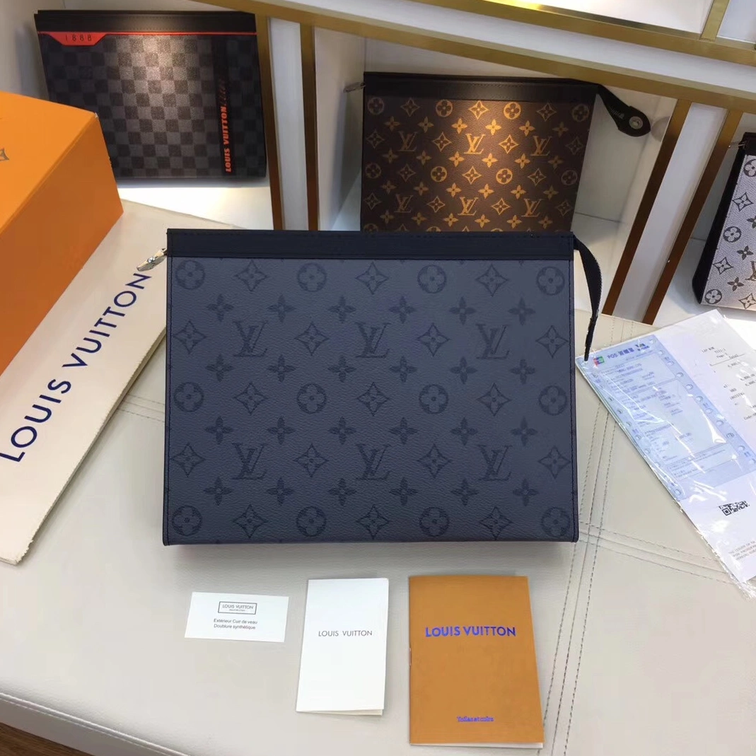 Louis Vuitton AAA Man Wallets Flexible 8026