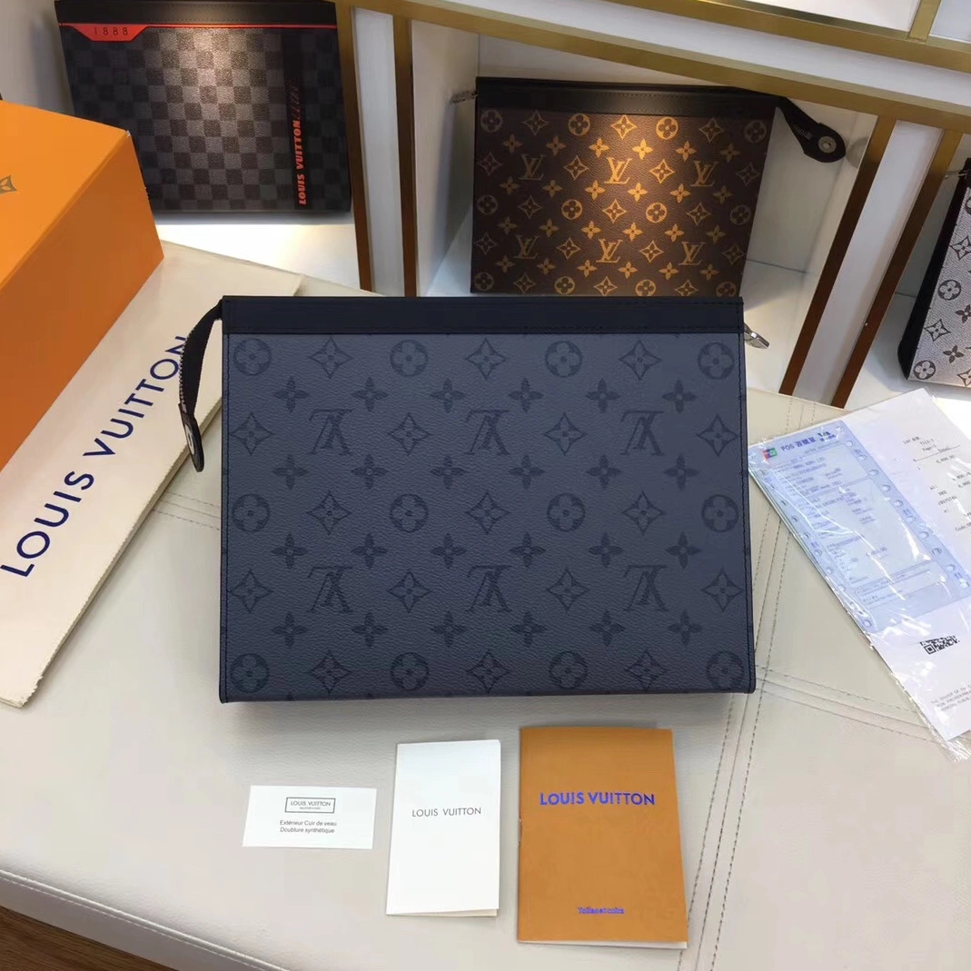 Louis Vuitton AAA Man Wallets Flexible 8026