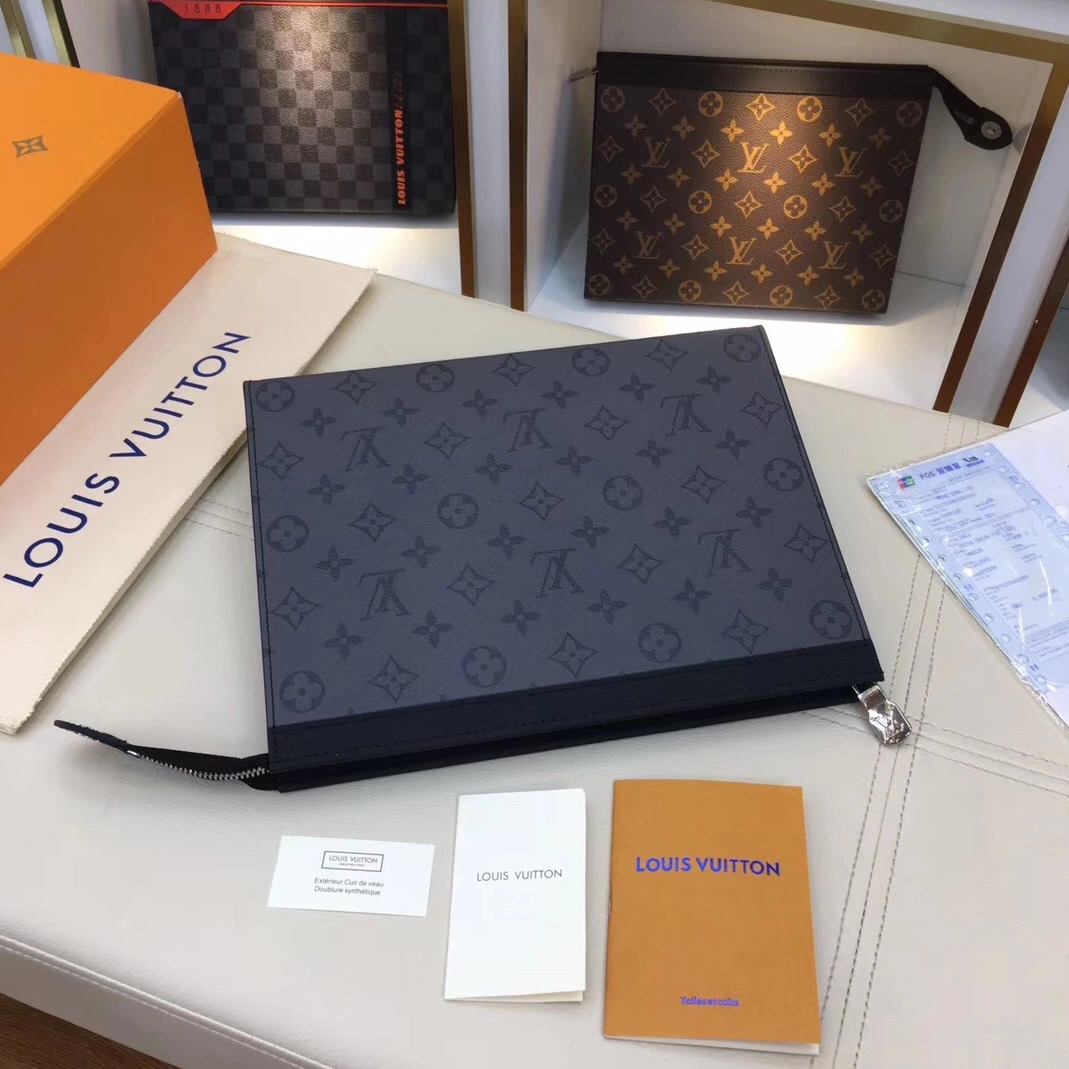 Louis Vuitton AAA Man Wallets Flexible 8026