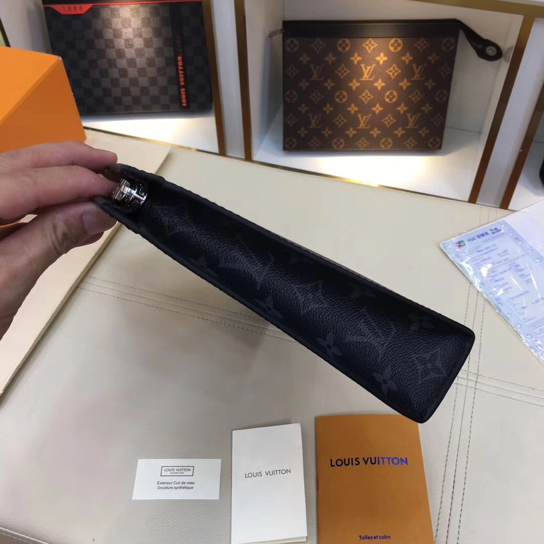 Louis Vuitton AAA Man Wallets Flexible 8026