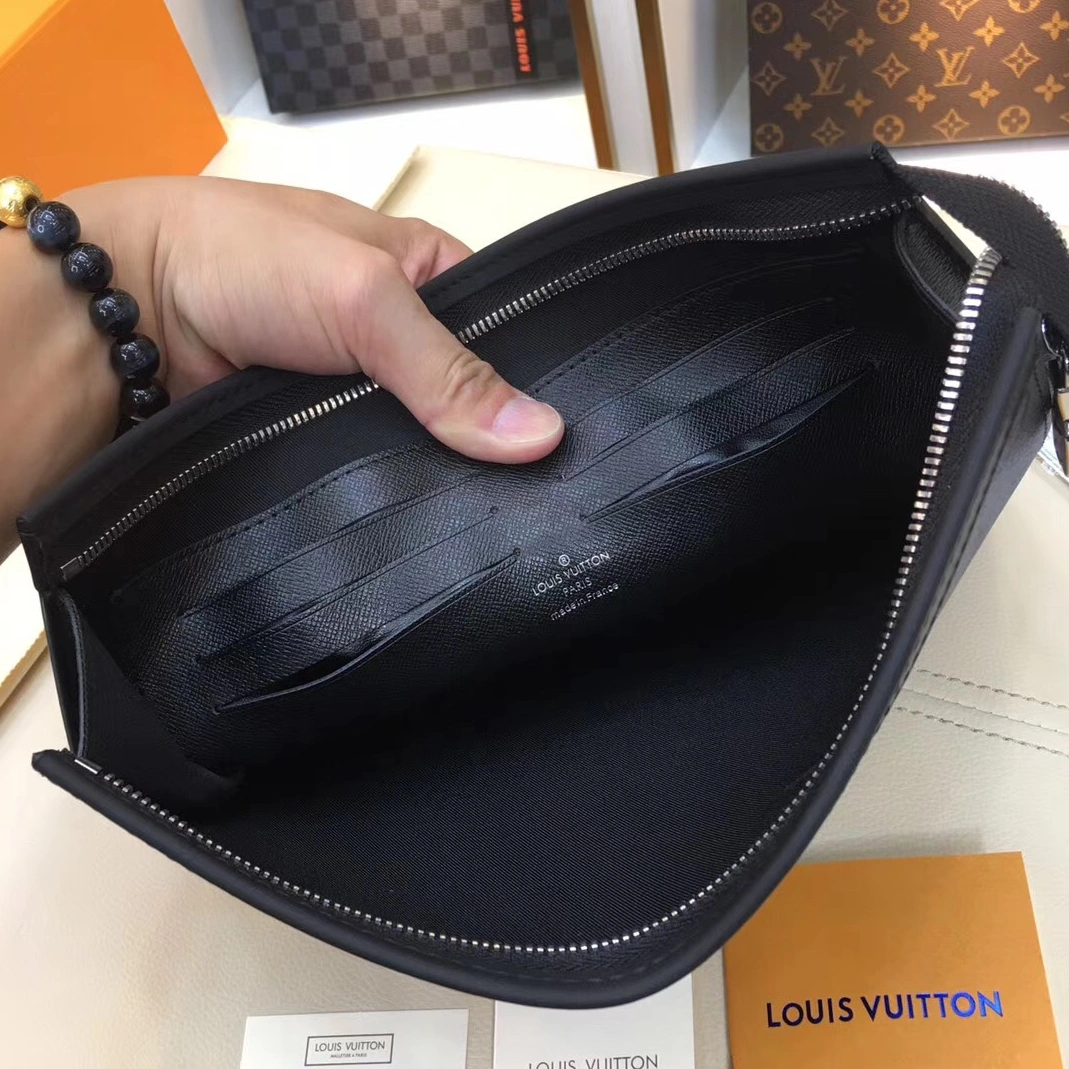 Louis Vuitton AAA Man Wallets Flexible 8026