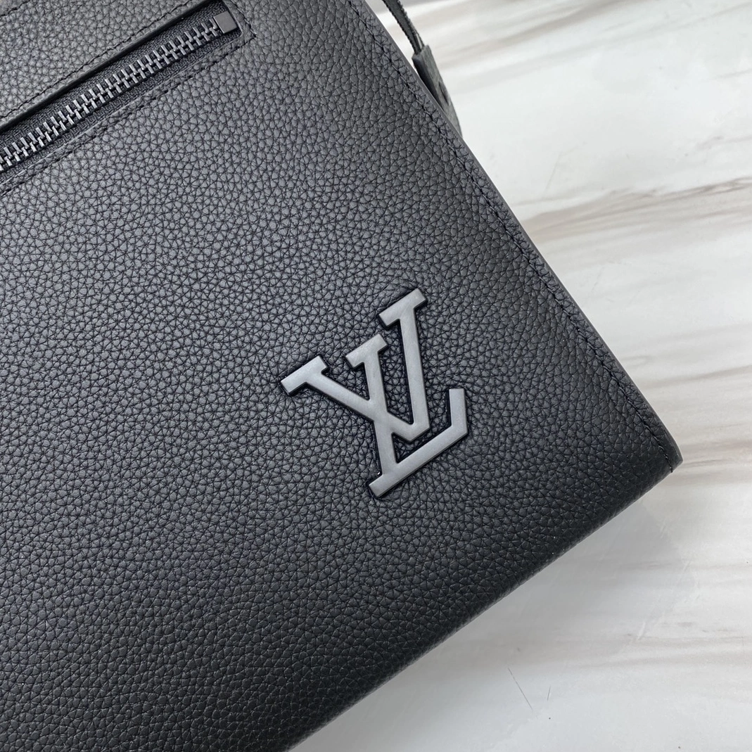 Louis Vuitton AAA Man Wallets Functional 5728