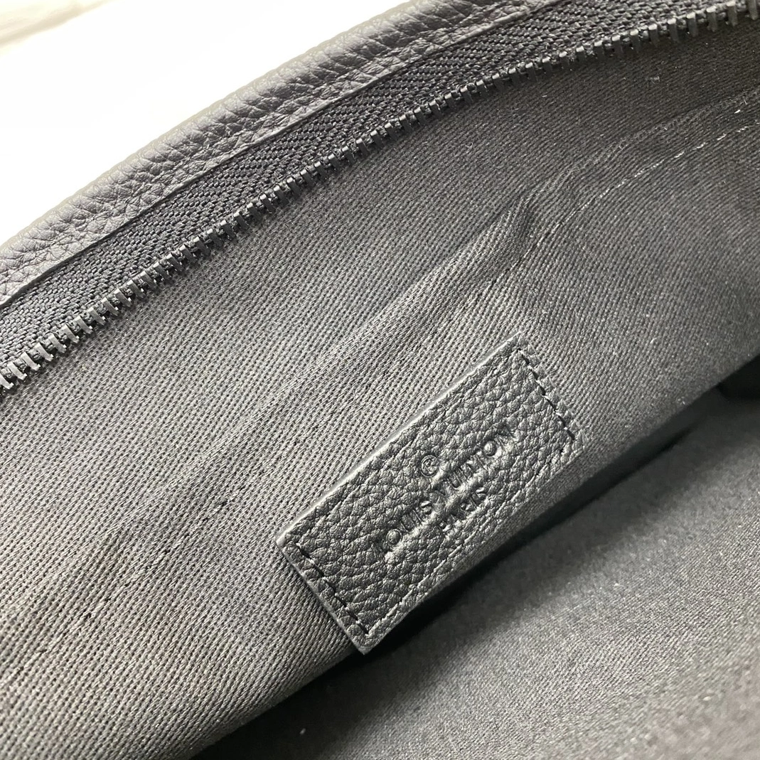 Louis Vuitton AAA Man Wallets Functional 5728