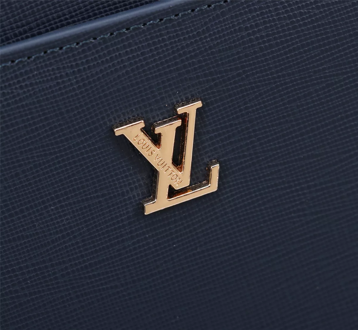 Louis Vuitton AAA Man Wallets Minimalist 2261