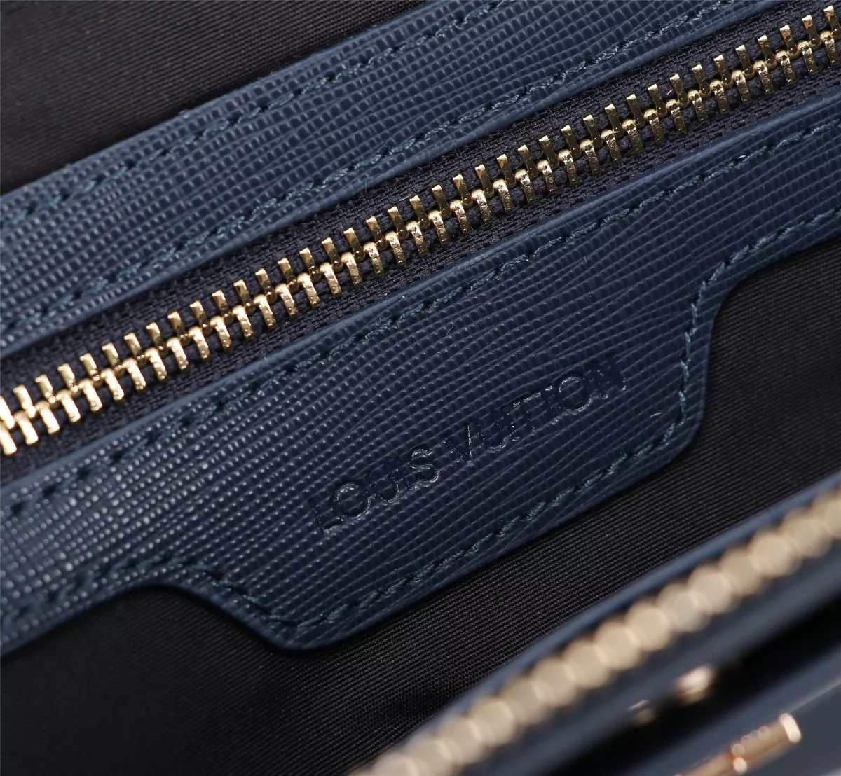 Louis Vuitton AAA Man Wallets Minimalist 2261