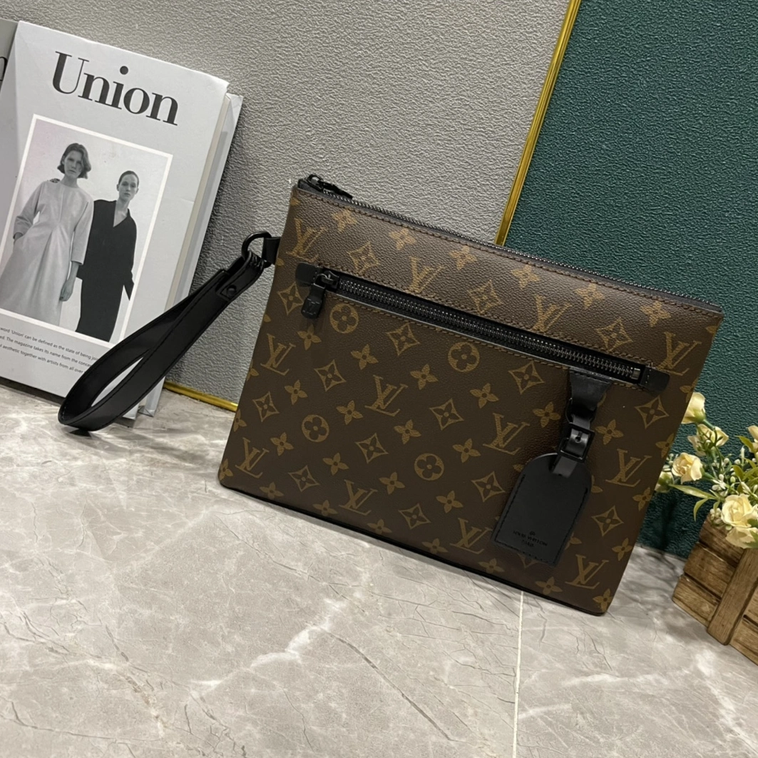 Louis Vuitton AAA Man Wallets Minimalist 6370