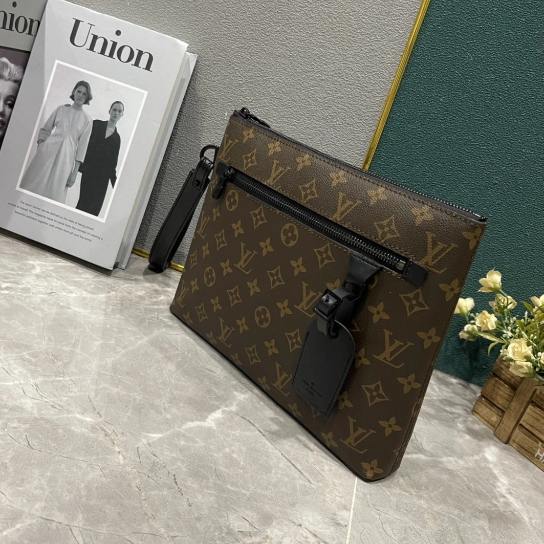 Louis Vuitton AAA Man Wallets Minimalist 6370