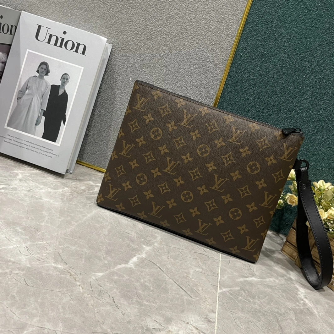 Louis Vuitton AAA Man Wallets Minimalist 6370