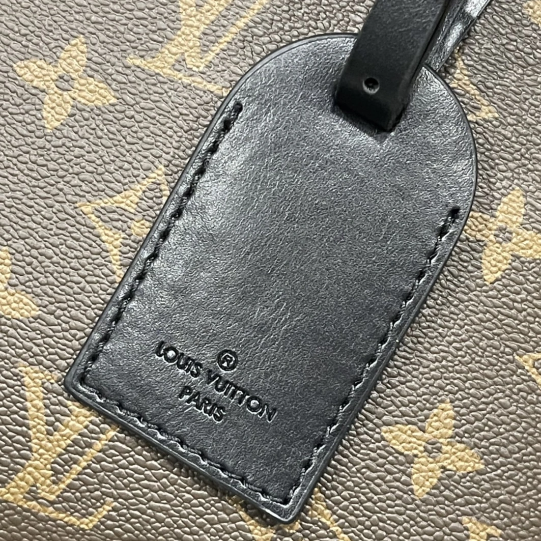 Louis Vuitton AAA Man Wallets Minimalist 6370