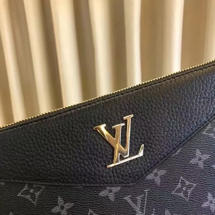 Louis Vuitton AAA Man Wallets Minimalist 8835