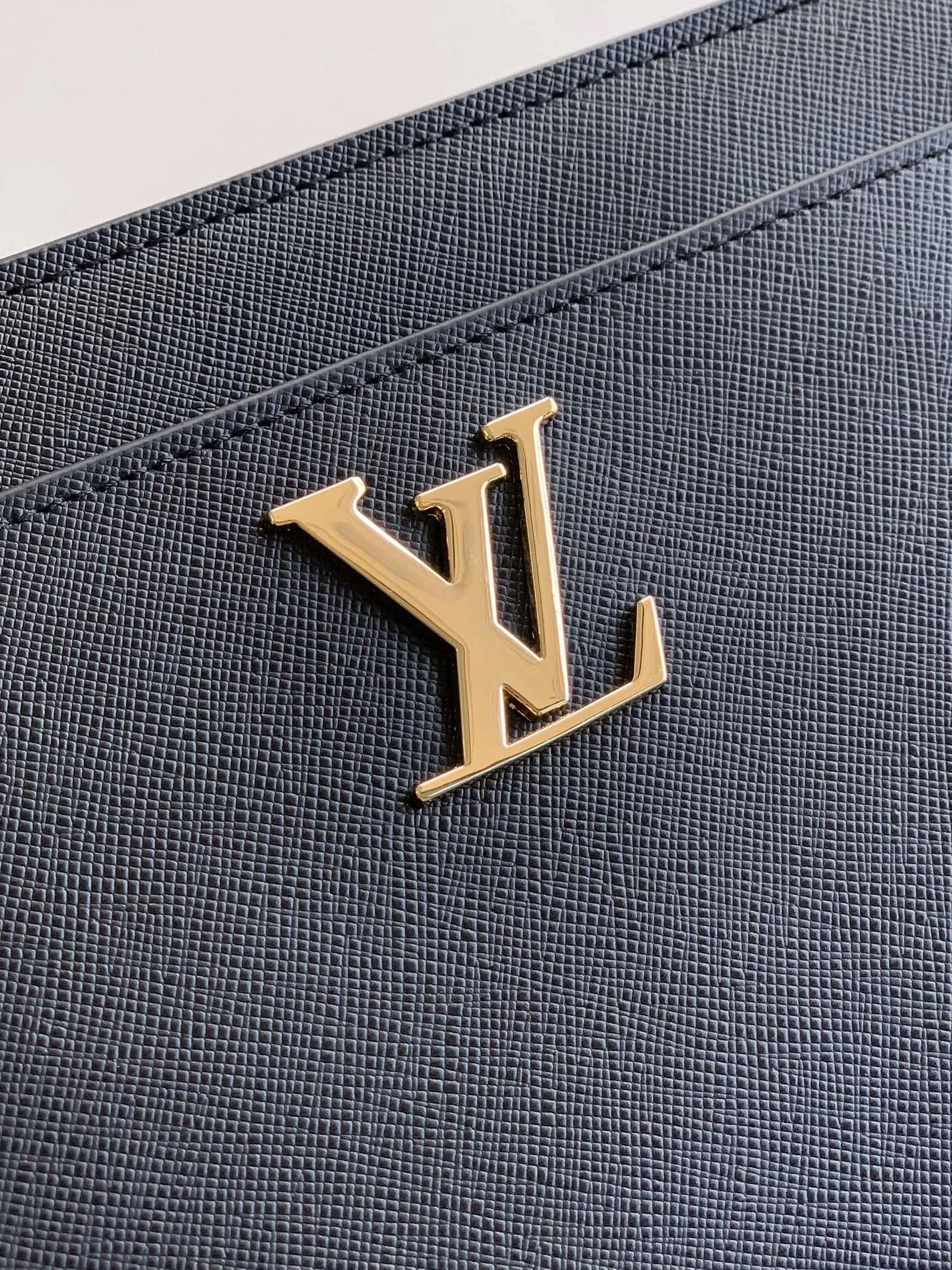 Louis Vuitton AAA Man Wallets Modern 3784