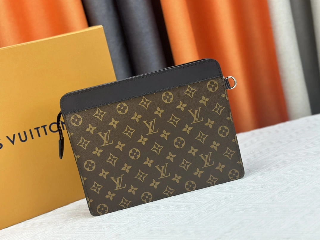 Louis Vuitton AAA Man Wallets Modern 8286