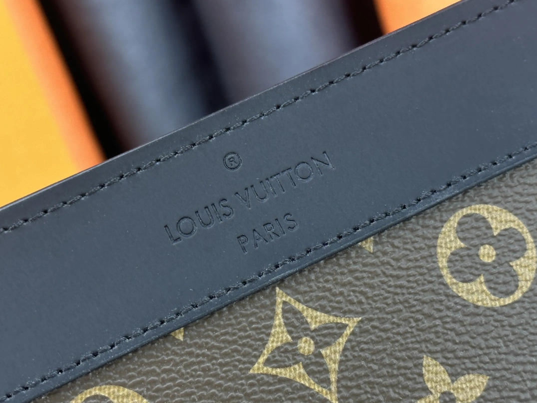 Louis Vuitton AAA Man Wallets Modern 8286