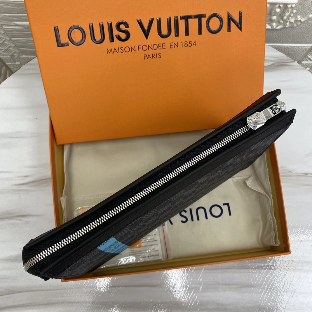Louis Vuitton AAA Man Wallets ModernLook 242