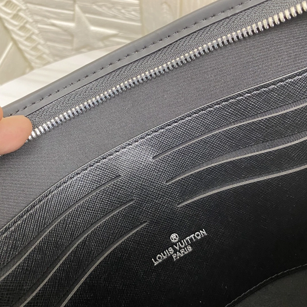 Louis Vuitton AAA Man Wallets ModernLook 242
